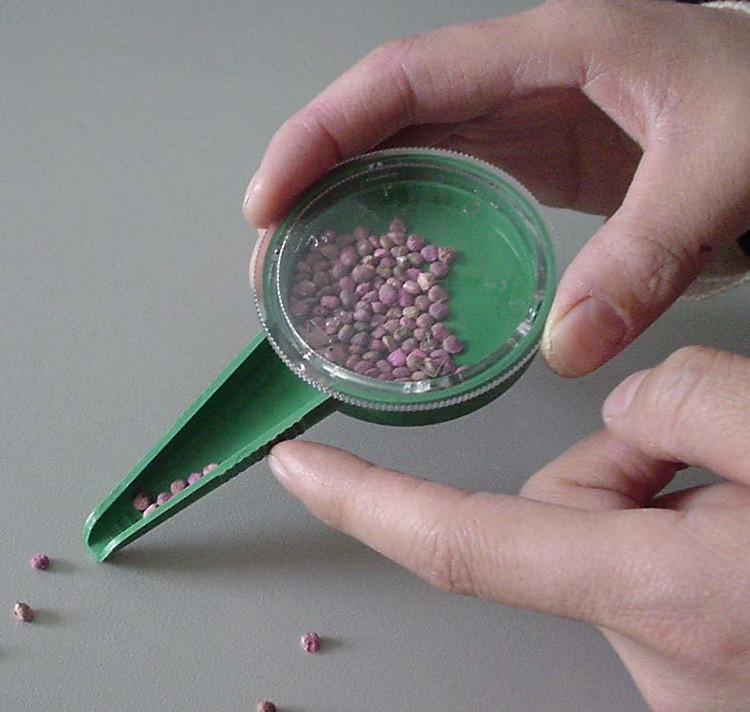 Сеялка ручная Экономочка, для точного высева семян 3