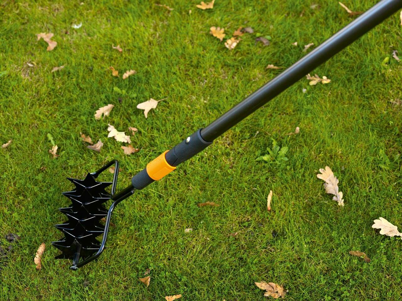 Инструмент для прокалывания газонов Fiskars QuikFit (Фискарс КвикФит) 136524 (1000689) 2