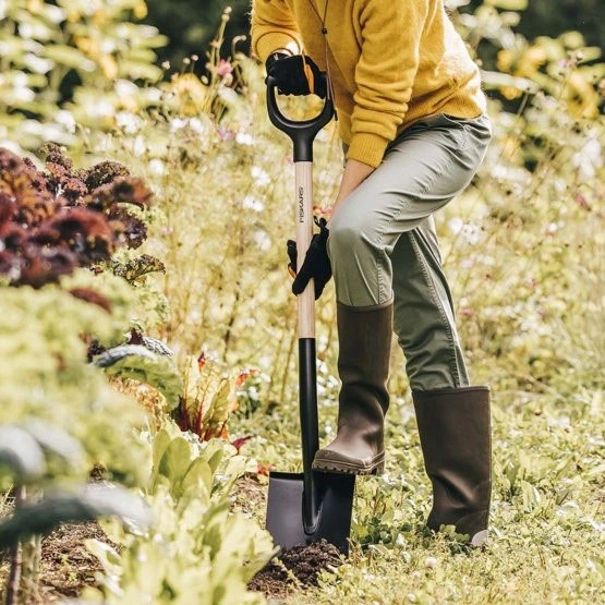 Лопата с деревяной ручкой Fiskars Solid (1066721) 3