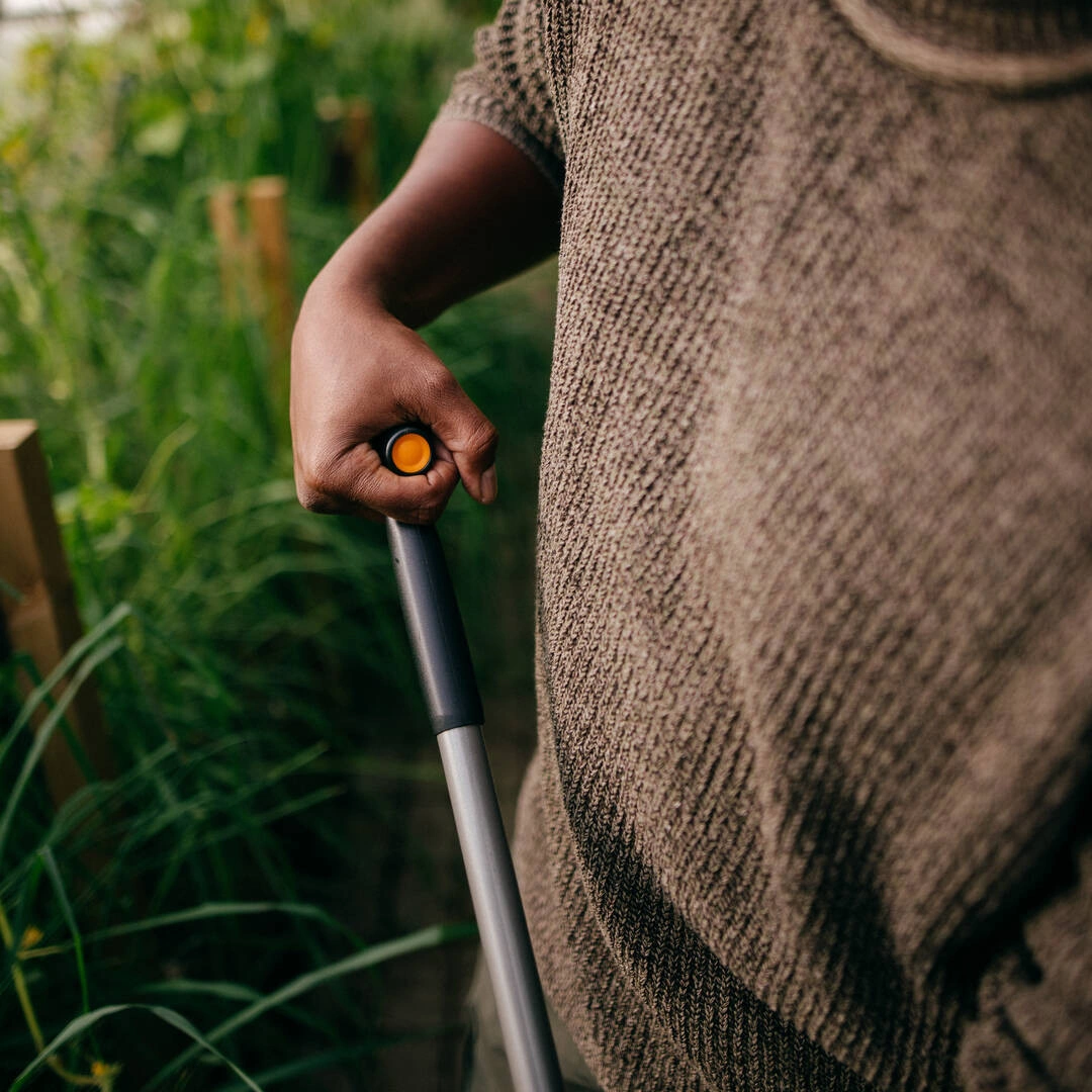 Мотика-розпушувач від бур'янів S-ручка Fiskars Ergonomic (1077111) 4