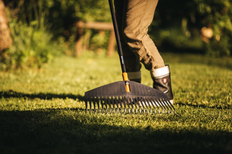 Ручка для граблів Fiskars Solid універсальна (1014913) 2