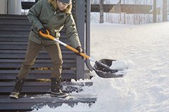 Як правильно вибрати снігову лопату?