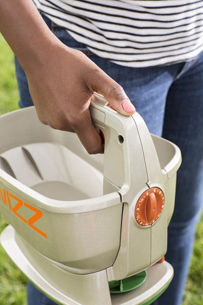 Механический разбрасыватель Scotts Wizz Spreader, Battery-Powered 3