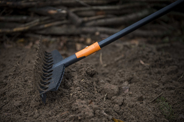 Універсальні граблі Solid, 12 зубів, Fiskars, 135064(1014917) 2