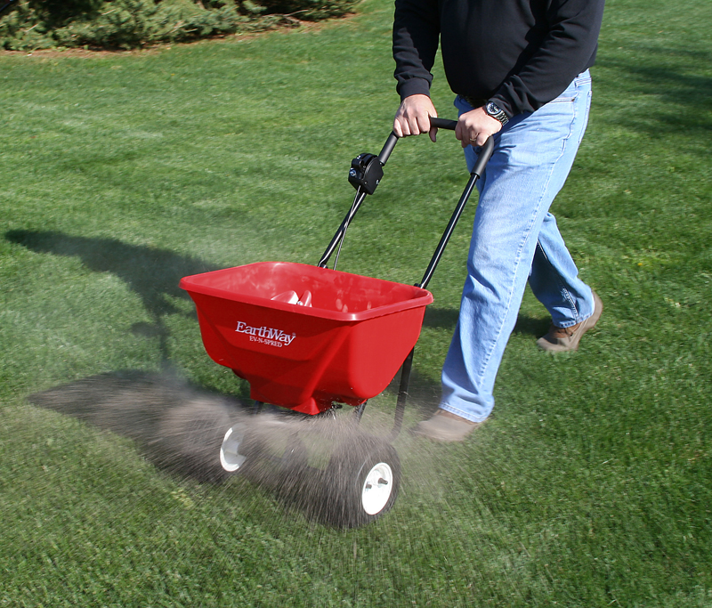 Механічний розкидувач EARTHWAY 2030P 2